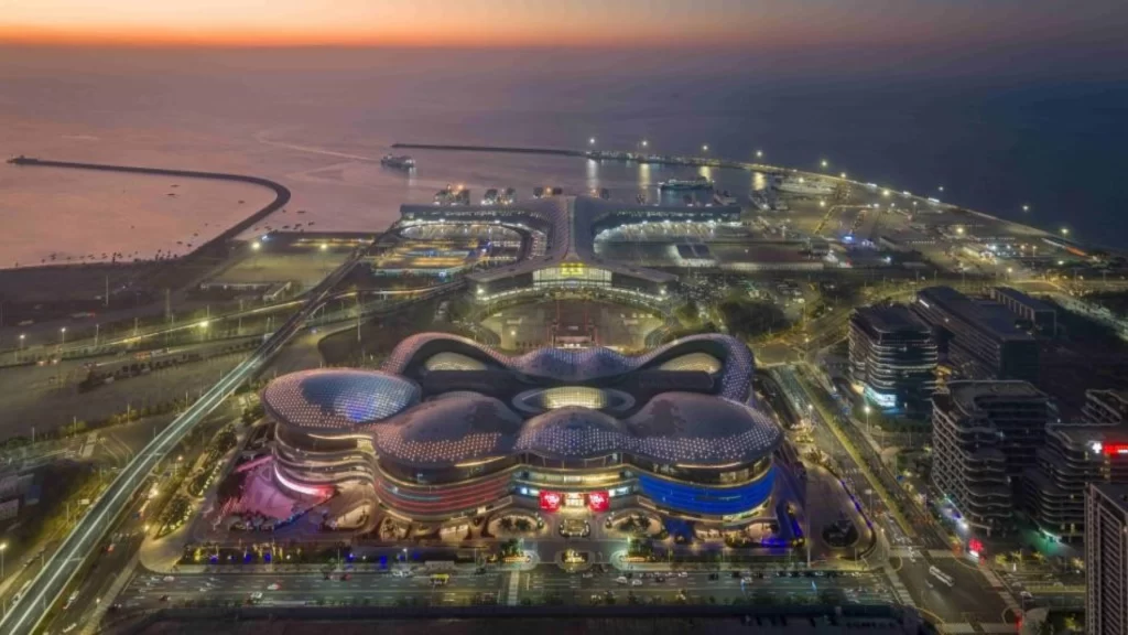 Hainan Free Trade Port gateway showcasing institutional innovation, high-level opening up, and modern infrastructure.