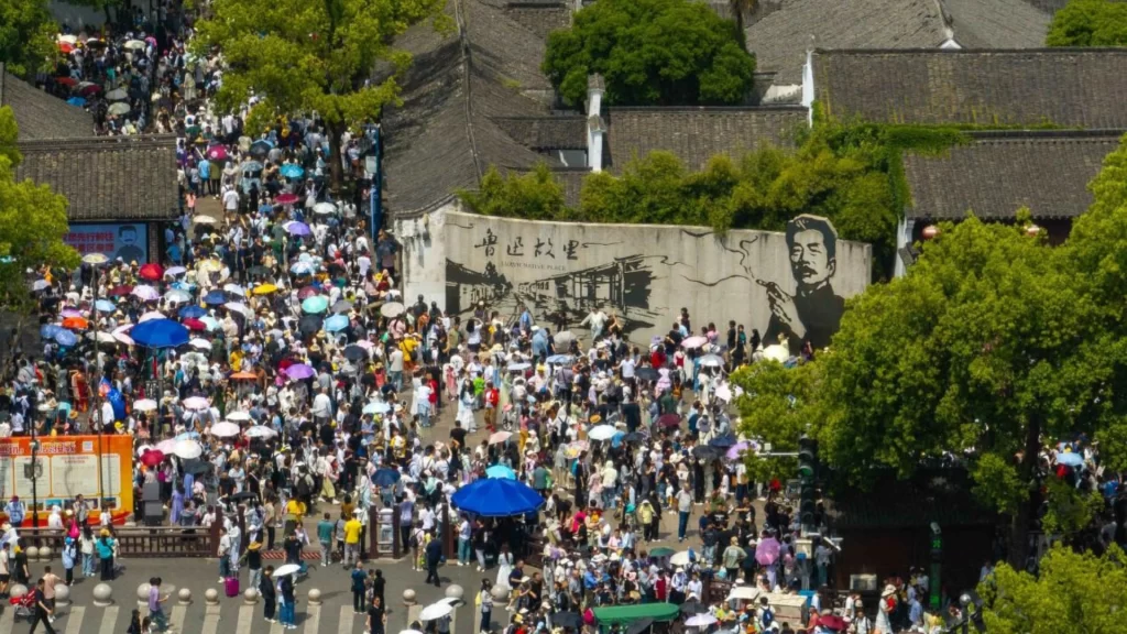 Micro-renewal projects revitalizing Shaoxing by preserving historical character through digital monitoring and restoration.