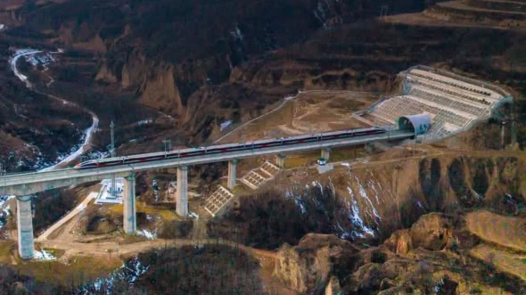 Three leaky coaxial cables mounted in a railway tunnel provide seamless 5G coverage for passengers.