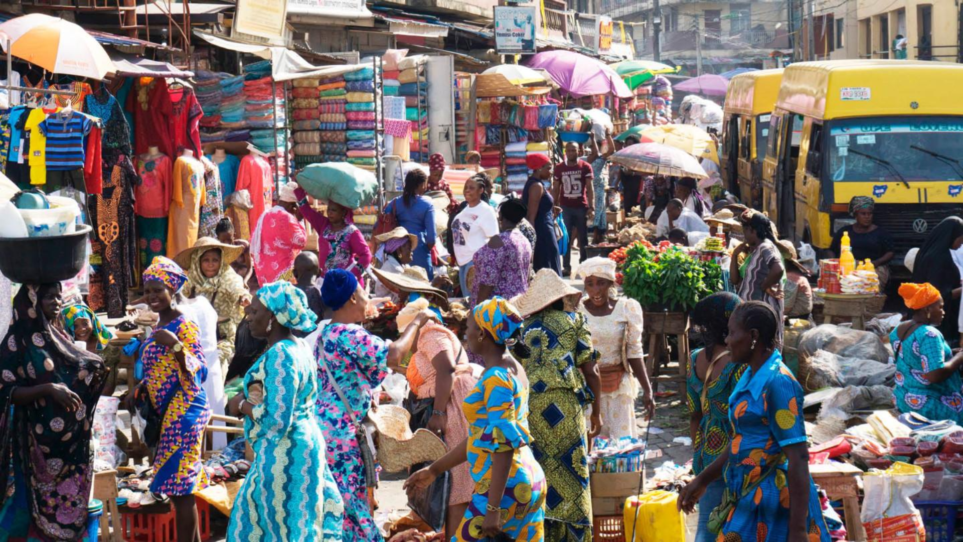 Crowded Nigerian street market reflecting vibrant trade despite detached economic growth projections and rising poverty.