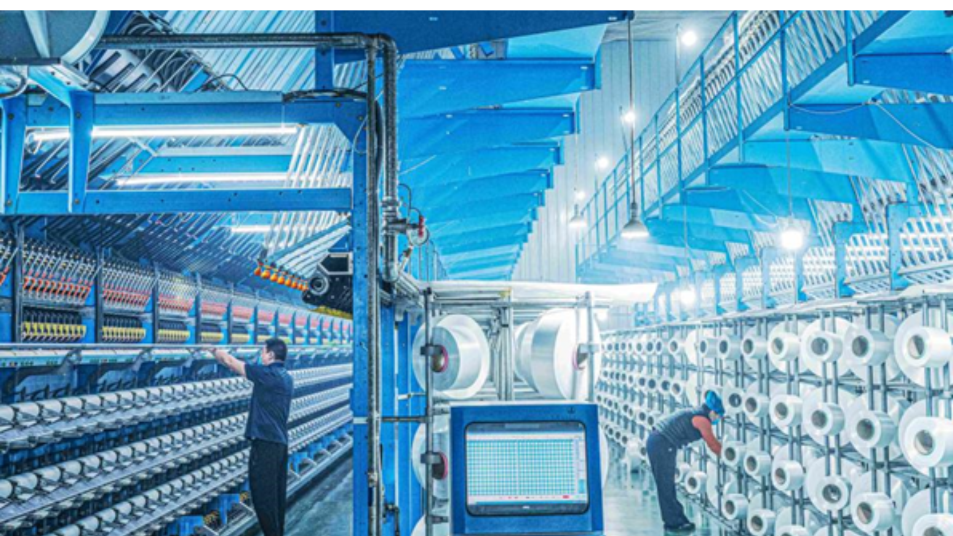 Graphic showing China's economy surpassing 140 trillion yuan, symbolizing resilient growth and global confidence.