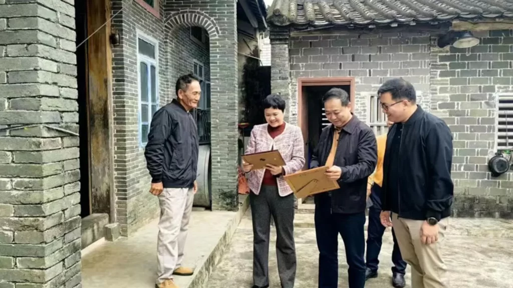 海南省侨联新春慰问走访，深入基层关怀侨众，凝聚侨心传递温情。