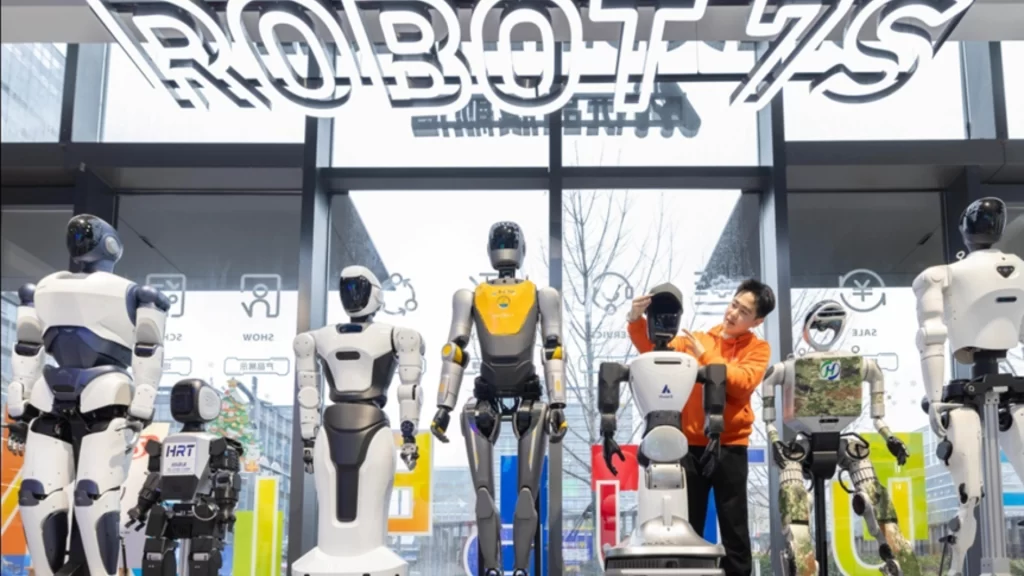 Humanoid robots at Hubei’s pioneering 7S store integrating the robotic industrial value chain.