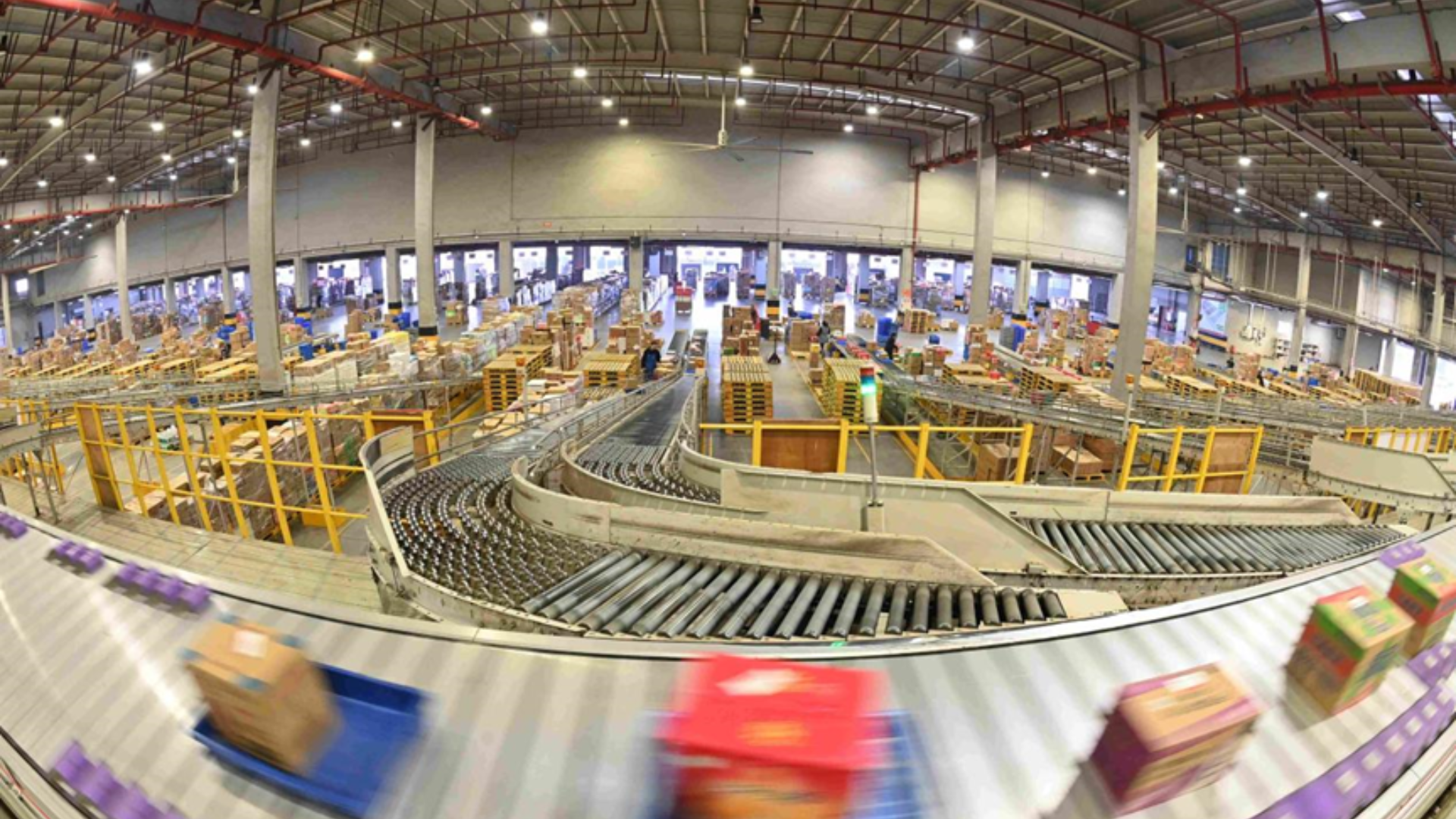 Parcels are automatically sorted at a delivery center of a logistics company in Shapingba district, southwest China's Chongqing municipality.