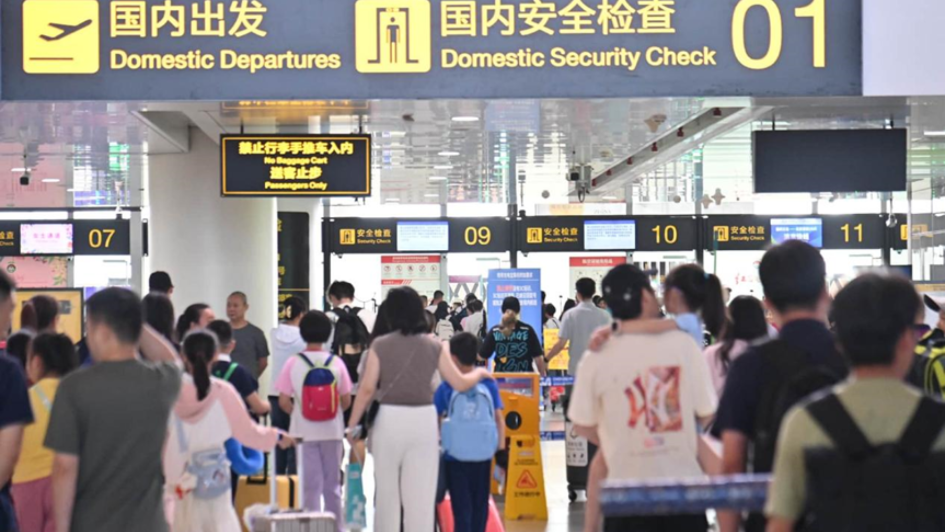 An infographic showing China's record-breaking 500 million flying population and its impact on economic growth.