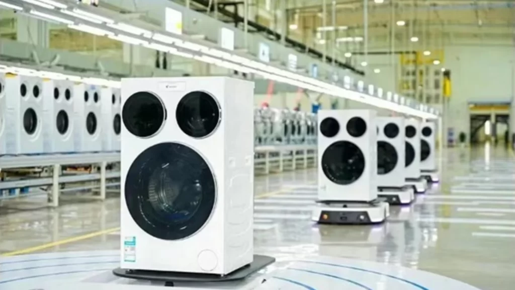 Triple-drum washing machines on an automated assembly line showcase Haier’s green manufacturing and technological innovation.