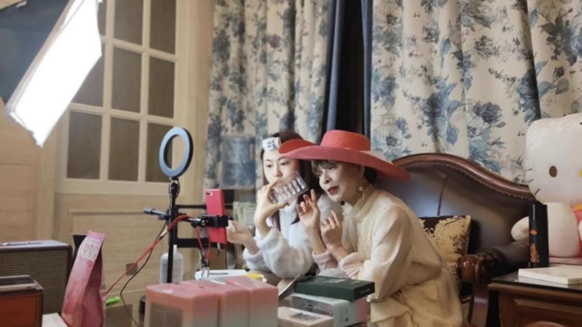 Active Chinese seniors engaging with digital technology, social media platforms, and creative content production.