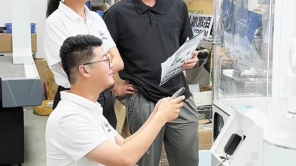 AI-powered robotic kiosk serving freshly made ice cream in a Shenzhen park.