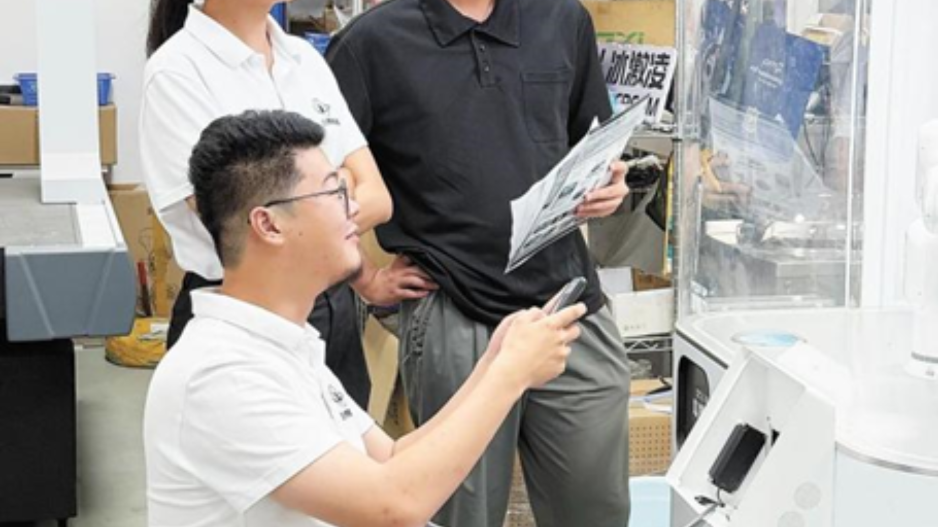 AI-powered robotic kiosk serving freshly made ice cream in a Shenzhen park.