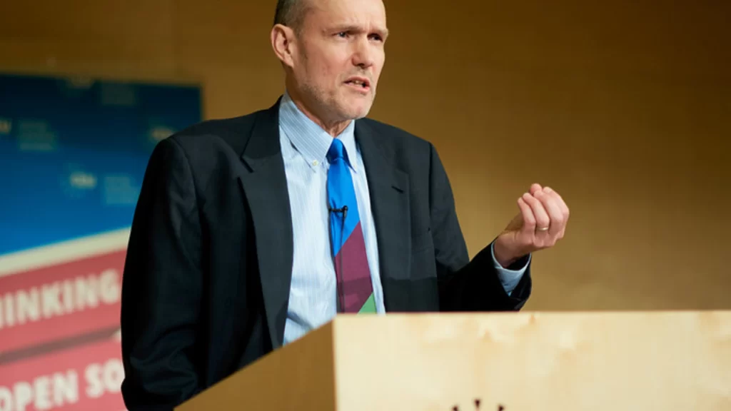Critical analysis of U.S. foreign policy shifting toward predatory hegemony and global isolation.