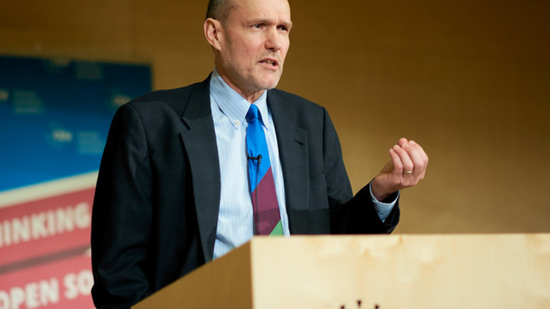 Critical analysis of U.S. foreign policy shifting toward predatory hegemony and global isolation.