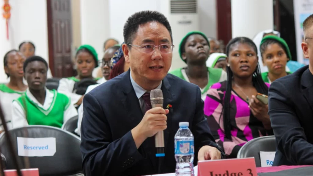 Chinese judge addresses students during Nigeria regional final of Chinese Bridge competition in Abuja.