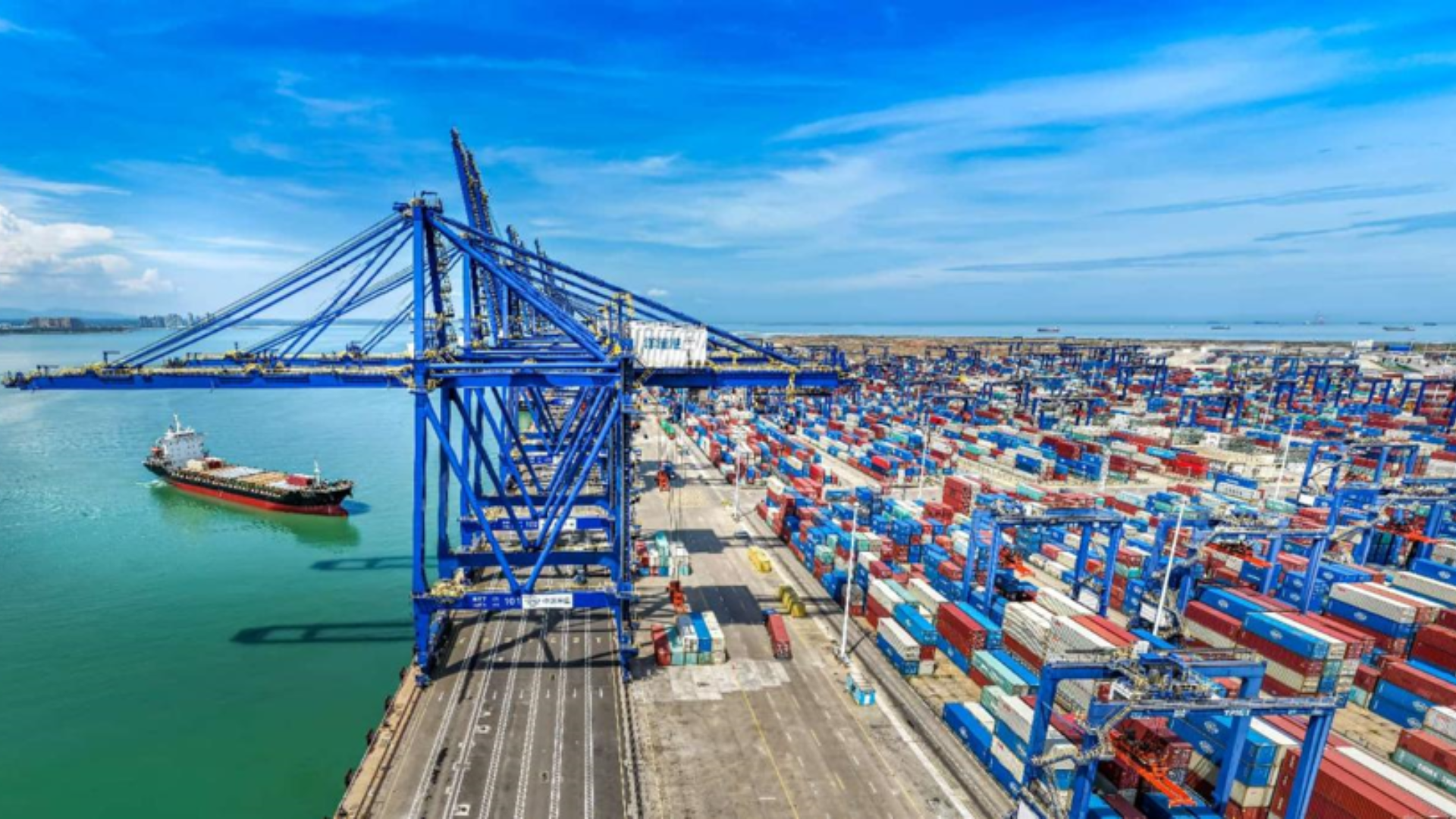Yangpu Port container terminal supports Hainan Free Trade Port's expanding trade and economic growth.