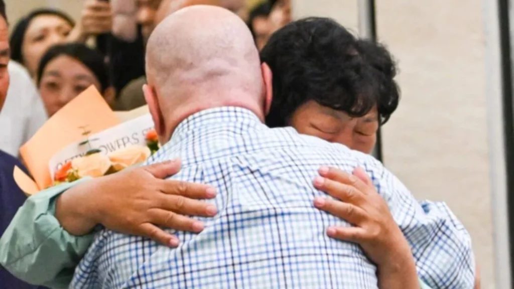 Ronald Sakolsky and Yin Yuzhen hugging at Ejin Horo Airport in Inner Mongolia.