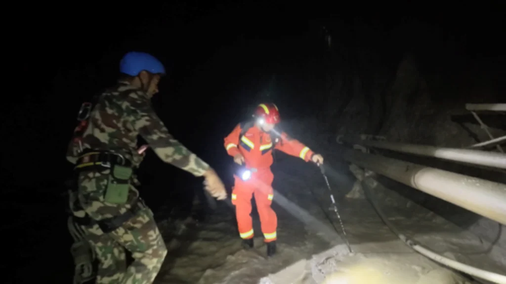 A Chinese tunnel-rescue expert works alongside Nepalese personnel in a disaster-hit area.