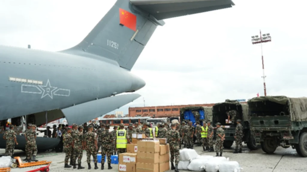 PLA Air Force Y-20 delivers China's third emergency aid batch to Nepal.